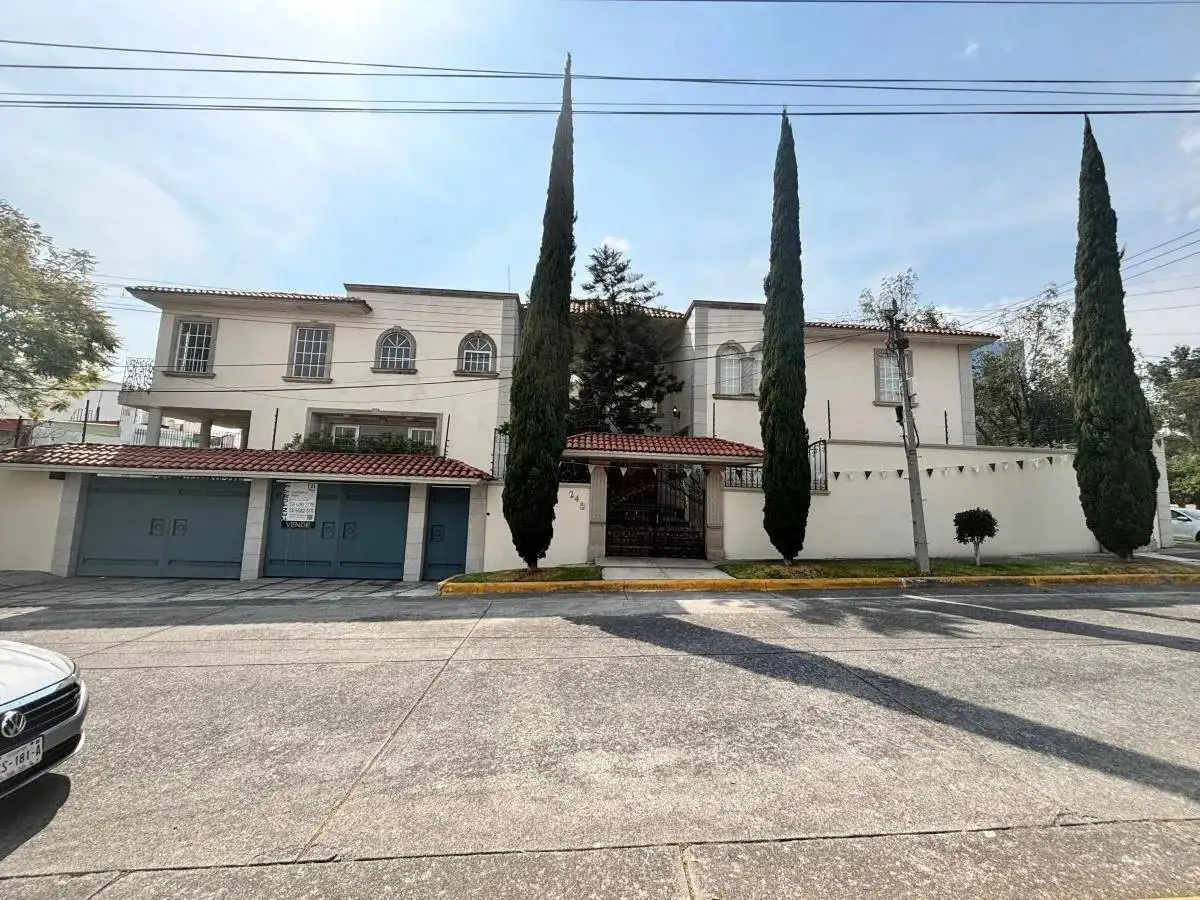 Hermosa Residencia con Excelente Ubicación en Venta en Ciudad Satélite en Naucalpan de Juárez — Propiedad de lujo | Monarca Brokers
