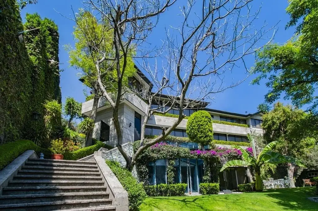 RESIDENCIA DE LUJO TRIPlE EN PRIVADA en Huixquilucan — Propiedad de lujo | Monarca Brokers